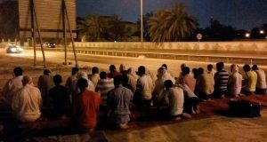  یقیمون صلاه الجماعه على بقعه مسجد “العلویات