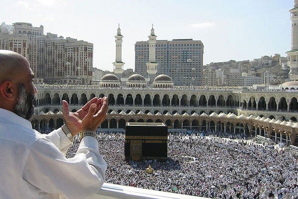 Nearly 400,000 People in Saudi Arabia Apply for Hajj