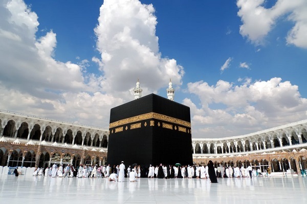 Saudi Hajj Pilgrims Cautioned against Fraud Calls