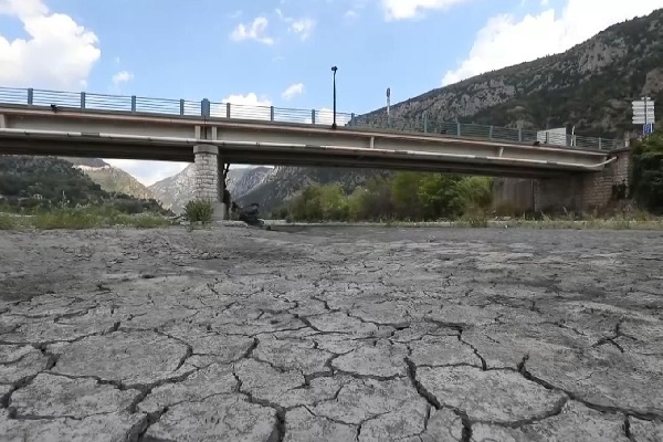 French Muslims Pray for Rain