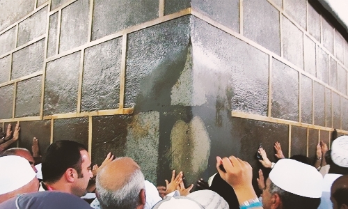 شکافتن دیوار کعبه و تولد امام علی(ع) در دیدگاه اهل سنت