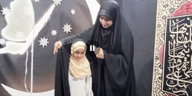 ایران در پناه مادرم زهراست.