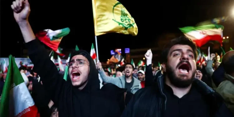 قدرتی که از خیابان به میز مذاکره میرسد.